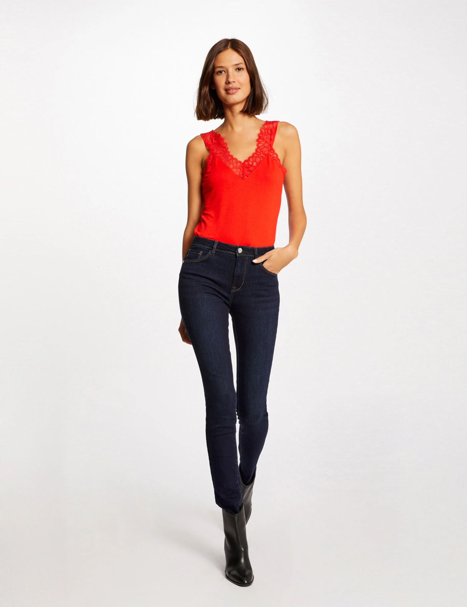 Débardeur Bretelles Larges Avec Dentelle Rouge Moyen Femme – Image 3