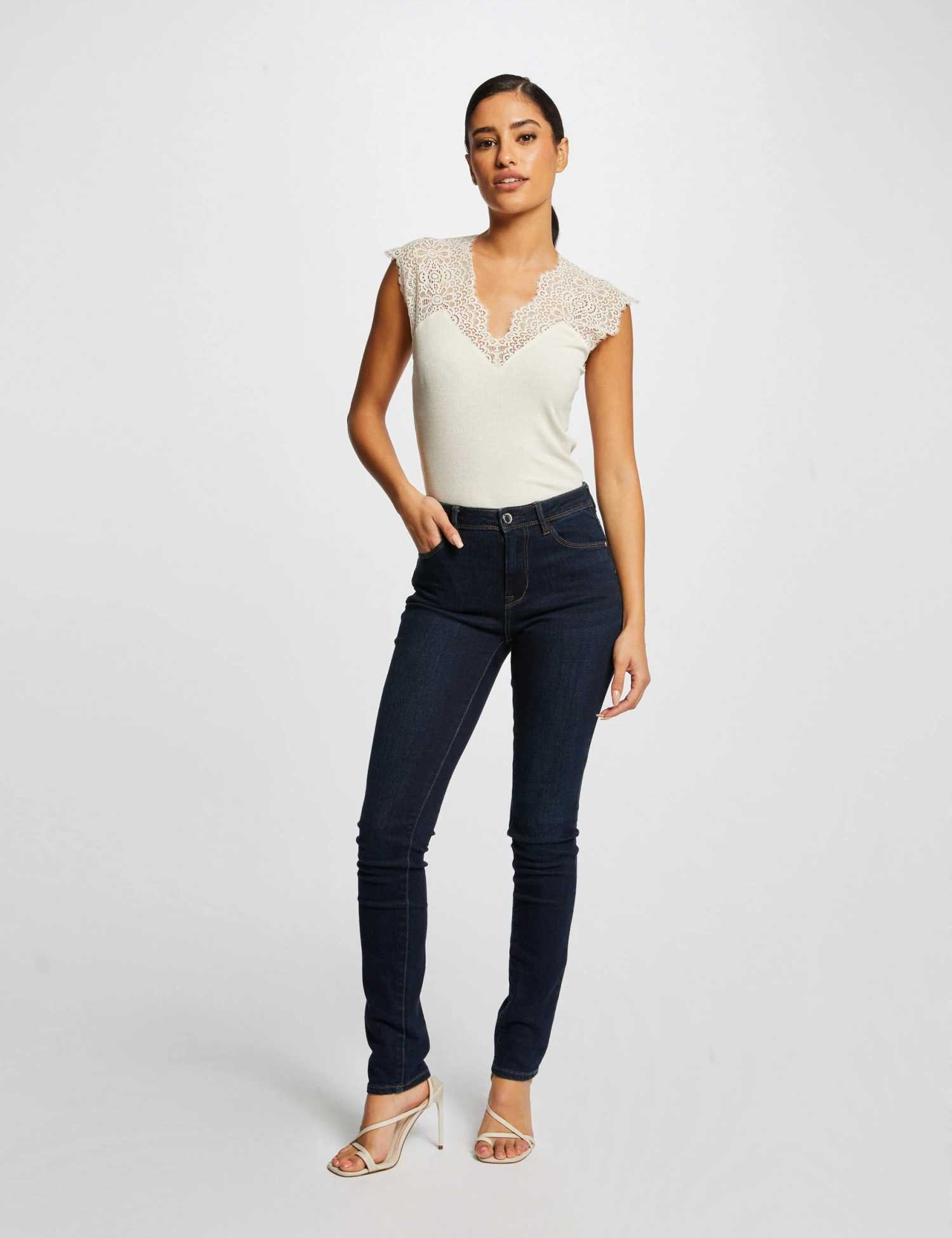 Débardeur Bretelles Larges En Dentelle Ivoire Femme – Image 3