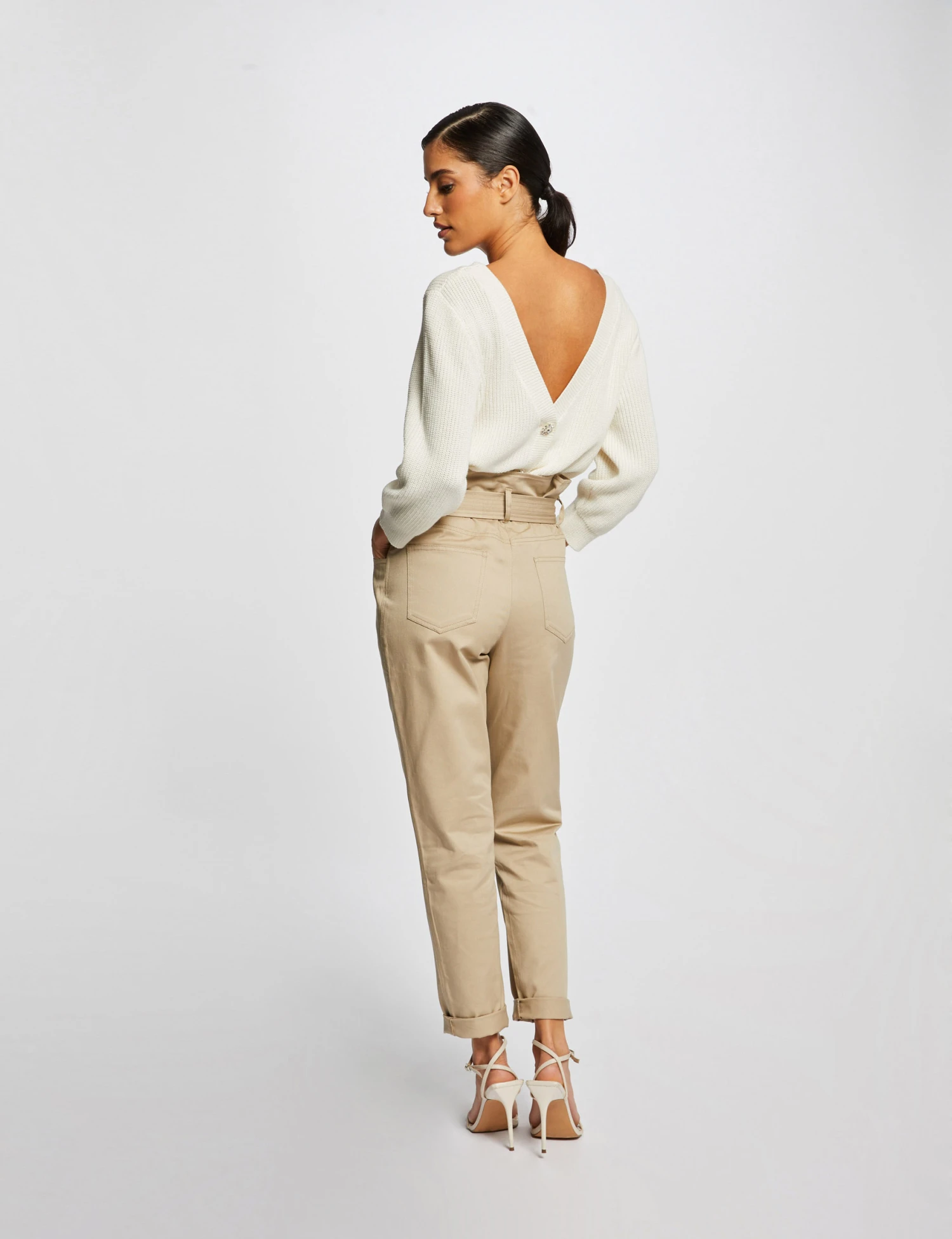 Pantalon Carotte Ceinturée Beige Femme – Image 2