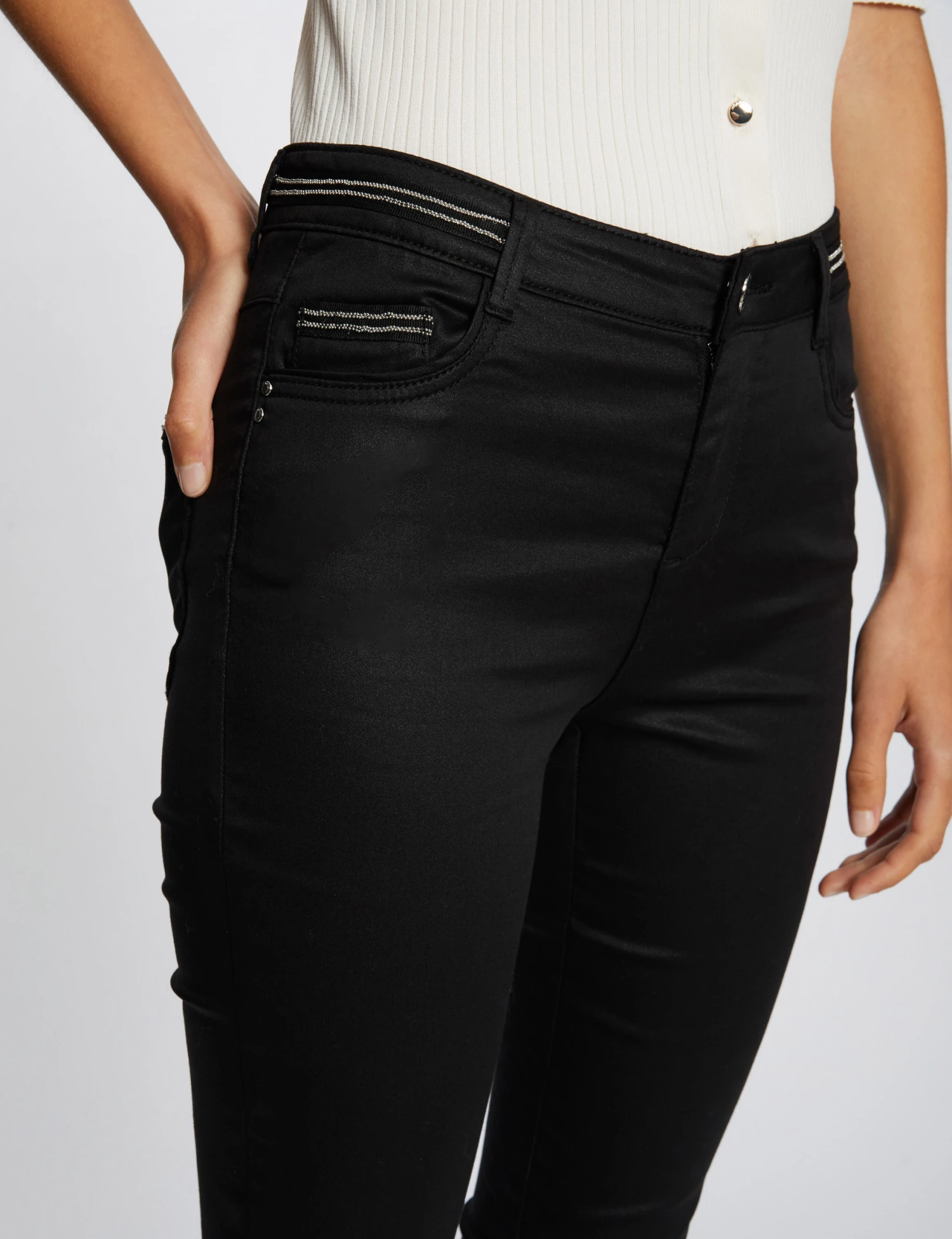 Pantalon Slim Enduit Noir Femme – Image 5