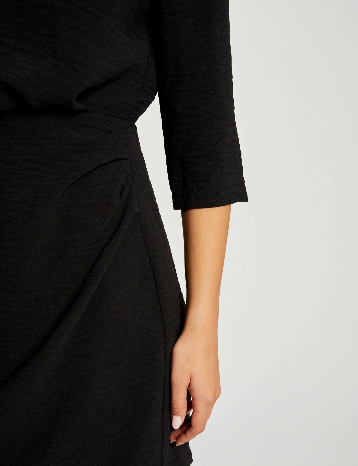 Robe Cintrée Dos Ouvert Noir Femme – Image 6