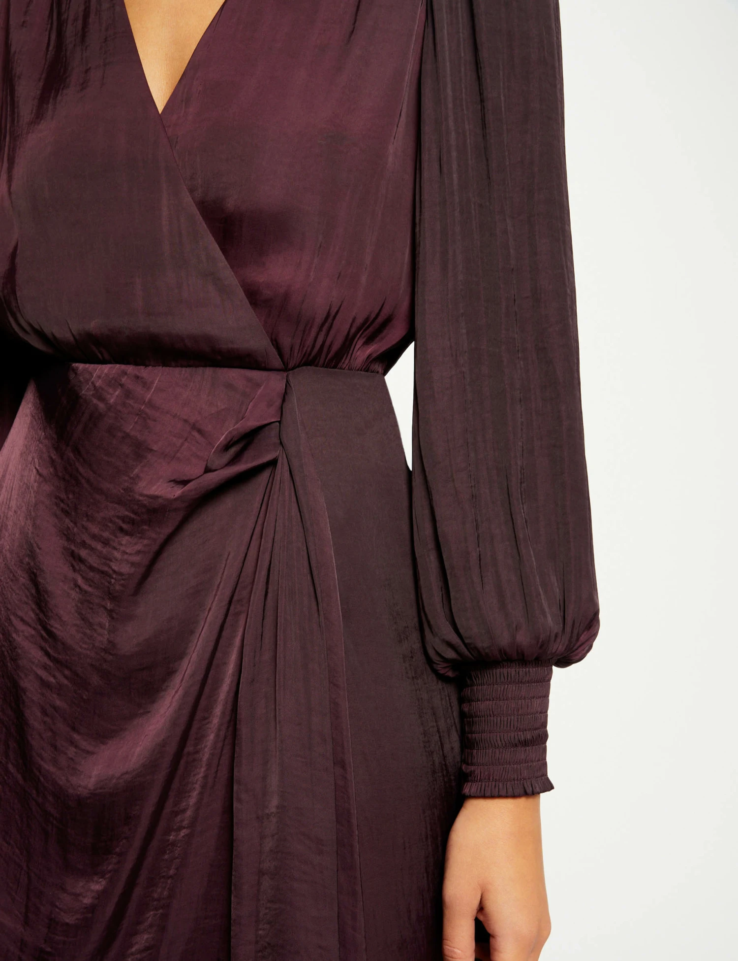 Robe Cintrée Drapée Satin Prune Femme – Image 5