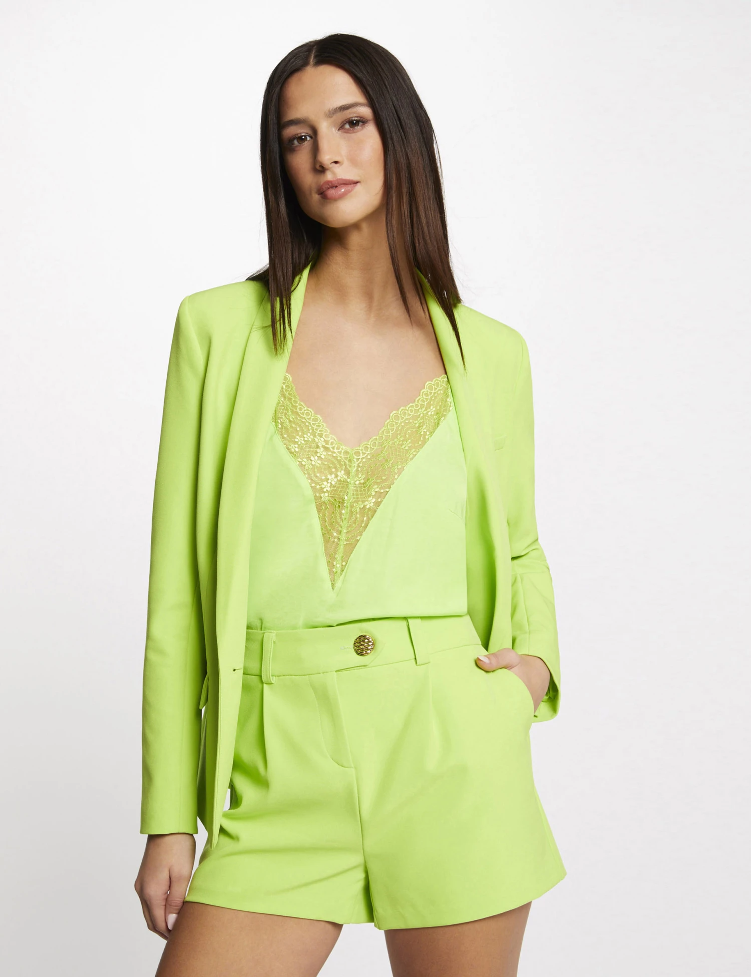 Short City Droit à Pinces Anis Femme – Image 3