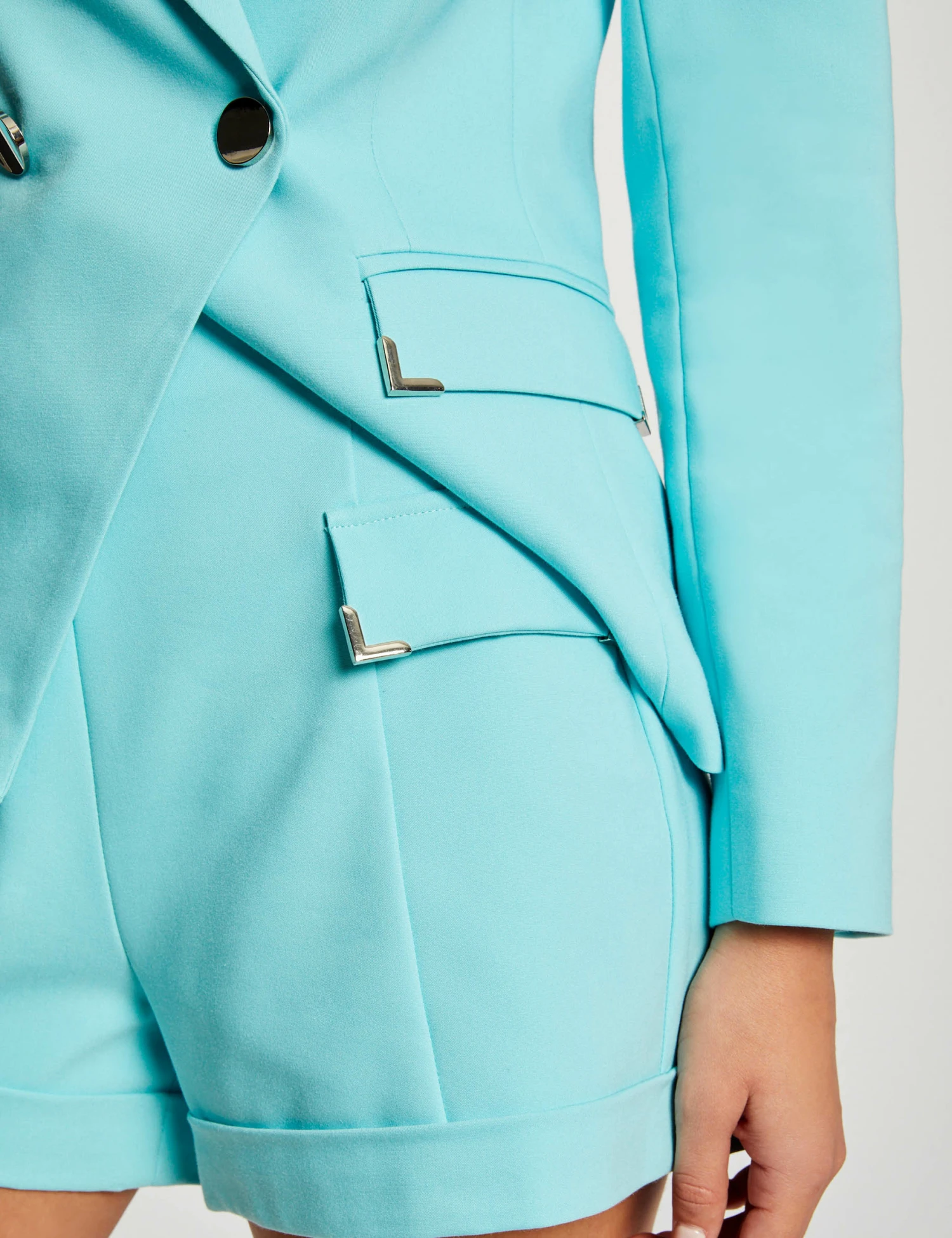 Short City Droit Ornements Métalliques Bleu Clair Femme – Image 5