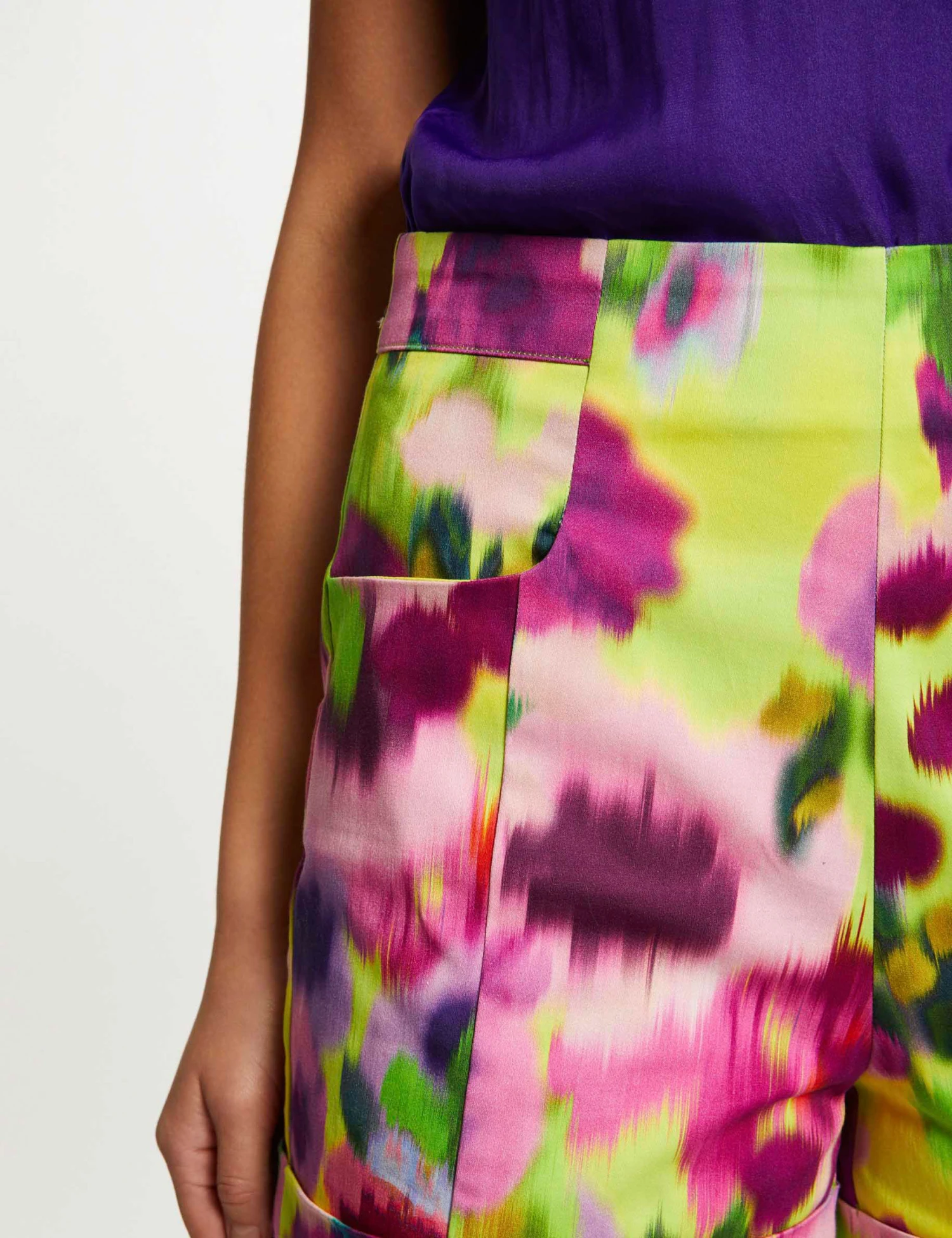 Short Droit Satin Imprimé Abstrait Multico Femme – Image 5