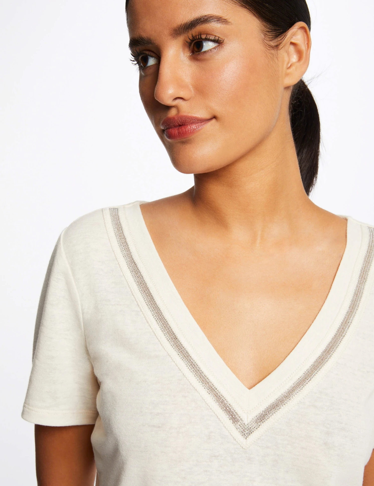 T-shirt Manches Courtes à Détails Bijoux Ivoire Femme – Image 5